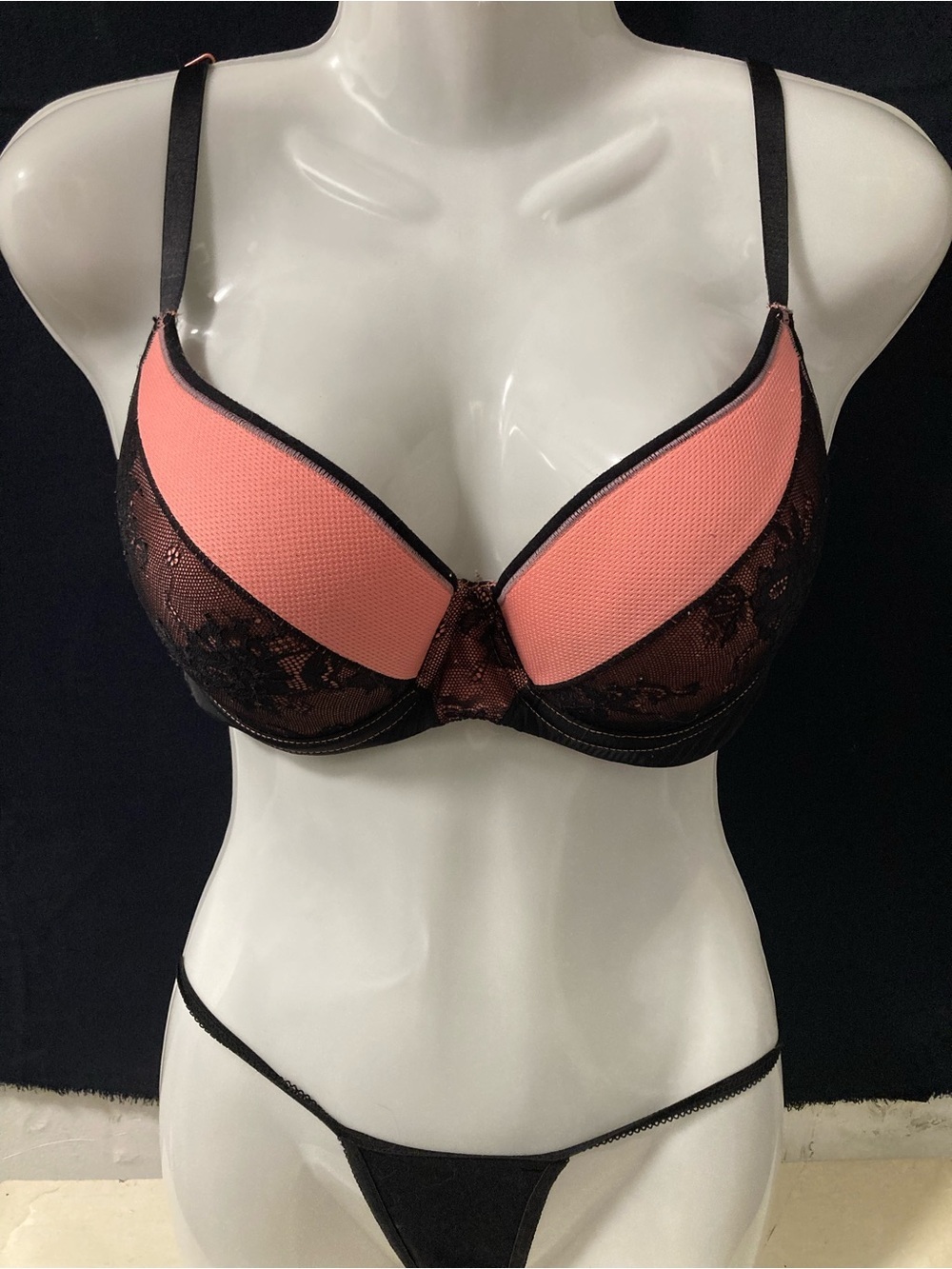 La Vie en Rose Pink & Black Lace Push-Up Bra 36C Y2K